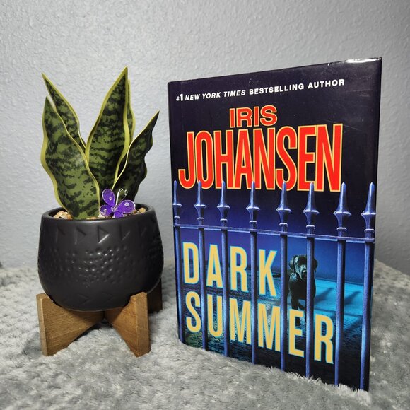 Lot of 3 - Hardcover Books by Iris Johansen - Picture 5 of 6